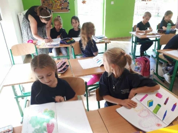 2ca8e202-5586-46e0-b841-c559b99b3363