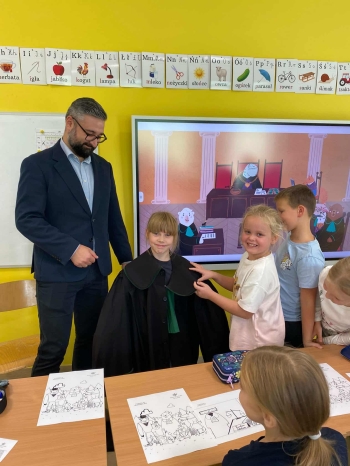 24b0622a-ed3b-433b-8662-16d9143d949f