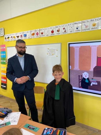 ce338e2f-c8c7-4e08-a35b-dcb21d3dde19