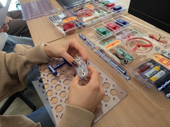 b01f9a5c-7d25-4126-ac56-e09a12d8650a