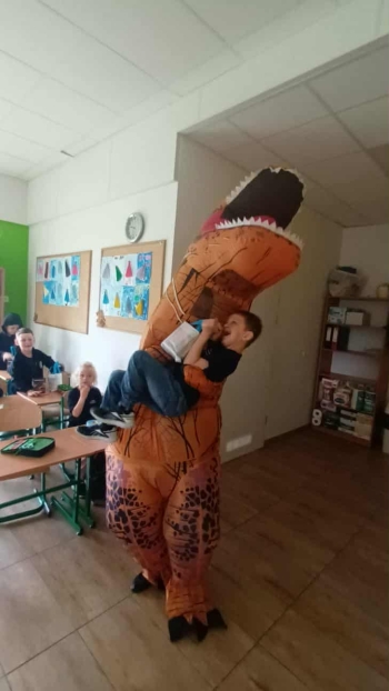 073fdf85-c57d-4726-a3a3-2fd6eb5abf6f