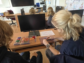 f6927710-ecd4-4866-929d-d272895831d1