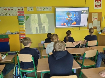 100d35bd-8f48-4c5a-aab8-4a74df13f661