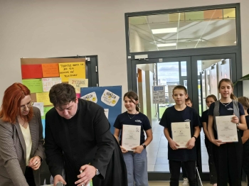 08d8769a-b770-4f5b-a6b8-de75bbfc7f70