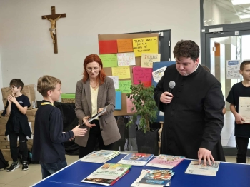 a9fcd52b-d548-47c9-bab8-1e6d88cf897b