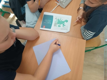 f2ddf6d5-5e2b-4909-9ec3-ab1eab6670d6