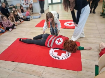 37fb600f-64f9-4094-98a8-b583d91a7375