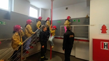 f0903c0c-fe62-47d9-973e-8c058571c183