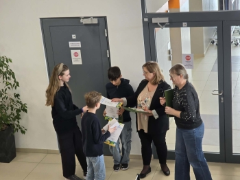 c013df0d-454e-4084-84c3-dc78aac4214a