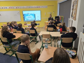 e0661bd1-dfd7-4a7b-85f8-61a9f6d2c502