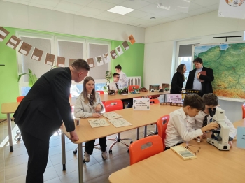 30abb371-7bb1-4b4e-af7d-daf5a15dfc41