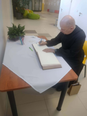 100fff75-a1ff-45bc-9cce-95d2571ceaa6