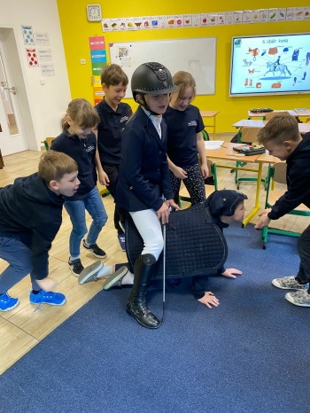 871b9663-f388-4179-bdff-87d43bd19343