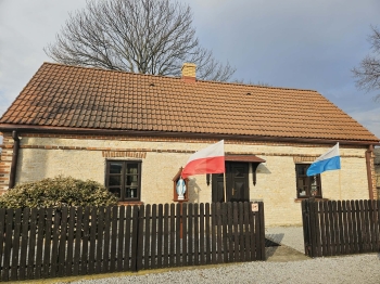 64f6e2f9-64b7-4c93-ad2d-77bbf49e663c