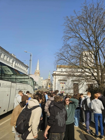 f8b98c9d-9877-4191-86e6-796aaede33f4