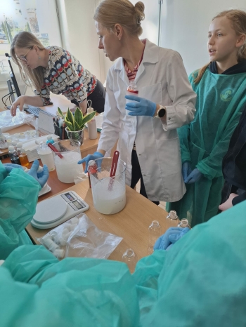 e6b245cf-7ded-4d82-8015-df653231a7f4