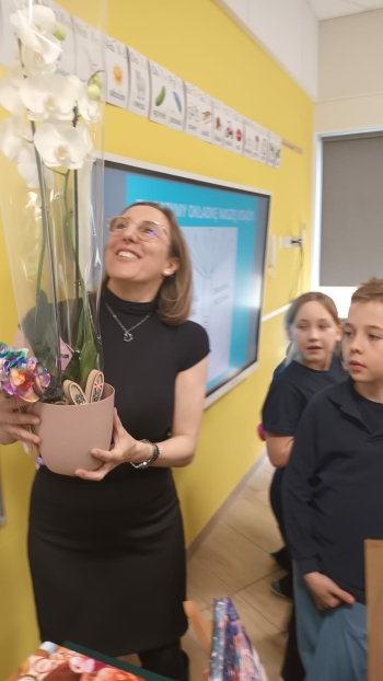 04d9dae7-b5ee-41e4-bdf5-8f2cc4375d23