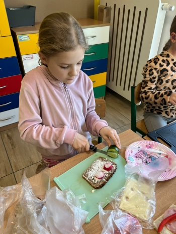 8d97c875-490a-4d42-8c03-3138a76d74fd