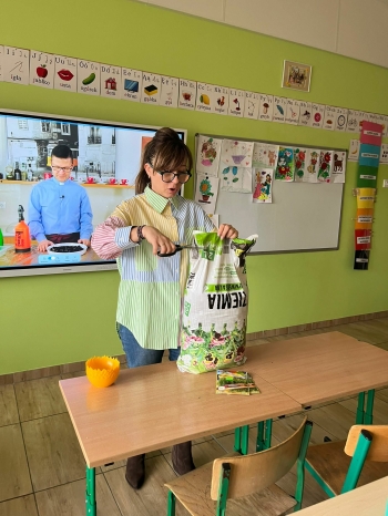 a913a2c2-ff20-40c9-836c-7ee38d7d1360