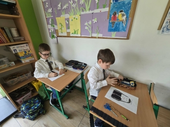 d869b416-9906-438e-b43c-197988e4d275