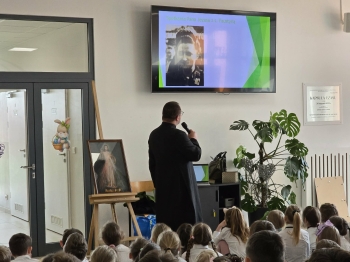 435c2a89-8184-4bce-a4a1-44e83b9d7003