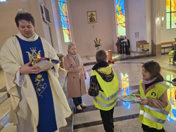 235e2d42-b5ef-423f-a6c8-8185e3807cba