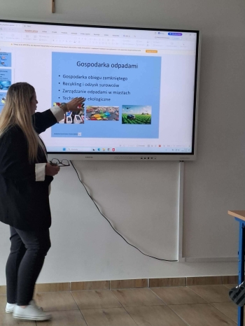 9b20399e-cbcf-4c4c-bb12-0e0b8b0b8c82