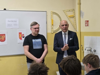 06c915f2-8dea-4809-a226-23a81deabd79