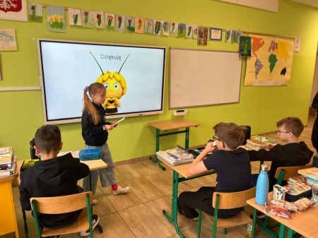 Maja z klasy 3 w roli nauczyciela!