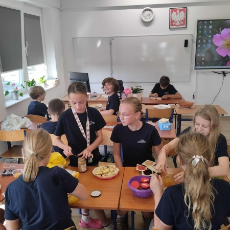 Zdrowa uczta na lekcji edukacji zdrowotnej w klasie 5!