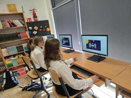 Baza księżycowa- projektowanie bazy kosmicznej z figur geometrycznych