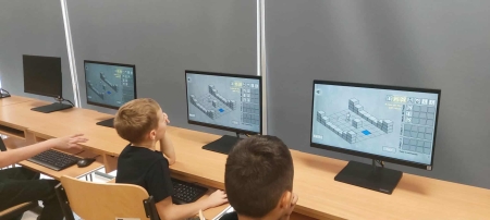 Lightbot w akcji: Druga klasa podbija świat programowania w ramach Code Week 2025!