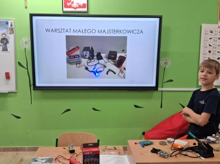Uczeń w roli nauczyciela – lekcja o elektryczności! 