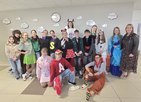 Nasza szkoła w magicznym świecie bajek! Dzień Postaci z Bajek świętowany na wesoło!