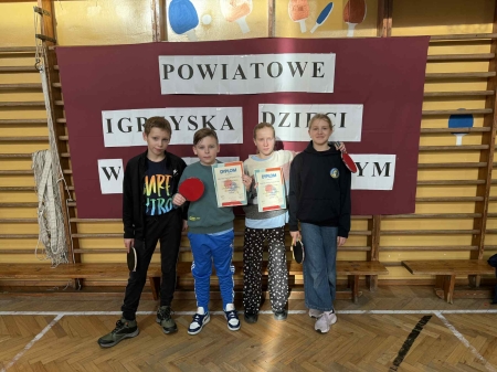  Powiatowe Igrzyska Dzieci w tenisie stołowym chłopców i dziewcząt