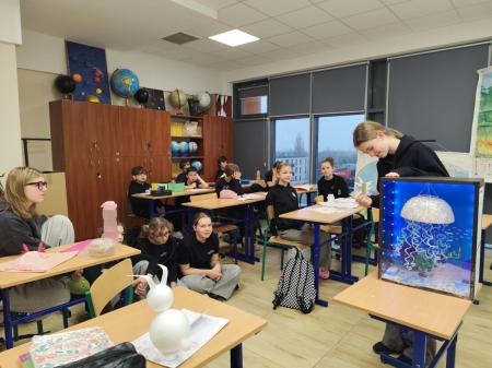 Zwierzęcy Świat w Małym Formacie – Niezapomniana Lekcja Projektowa w Klasie 6!