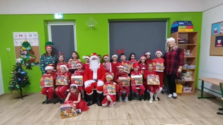 Mikołajki w 1b: Radosny dzień pełen magii i niespodzianek!