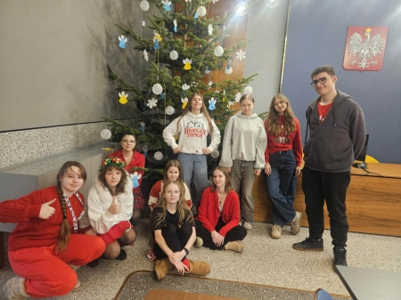 Uczniowie naszej szkoły udekorowali choinkę w Urzędzie Miasta w Pruszczu Gdańskim!