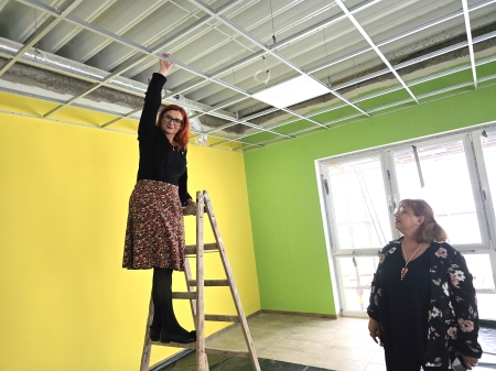 Szkoła w Rozbudowie: Od Trawiastej Zieleni po Słoneczny Żółty!!!