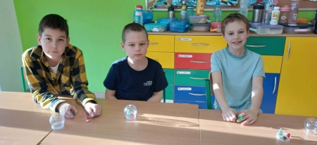 Warsztaty Świąteczne w Klasie 2a: Magia Śniegu i Kreatywności!