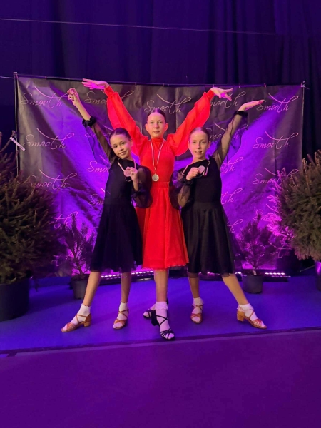 Triumf piątoklasistek na zawodach tanecznych!