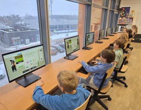 Robotyczna Przygoda w 1A: Jabłka, Koszyki i Świat Programowania!