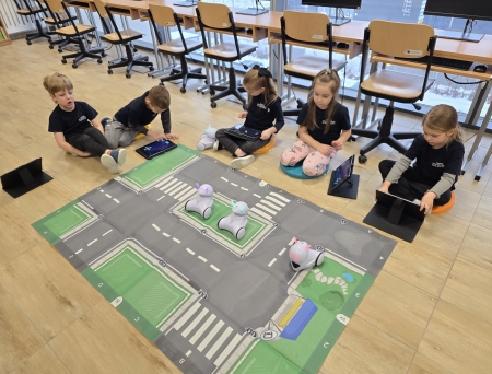 Roboty Photon w akcji: Zerówkowicze za kółkiem w świecie robotyki!