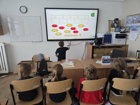 Zerówka na kółku z robotyki wzięła udział w edukacyjnym escape roomie o Tuli, Oskarze i Si