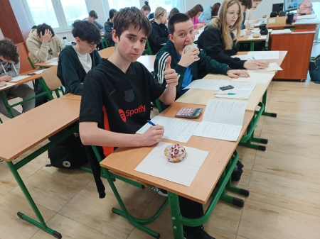 Tłusty Czwartek i Matematyczne Zmagania w 3 LO