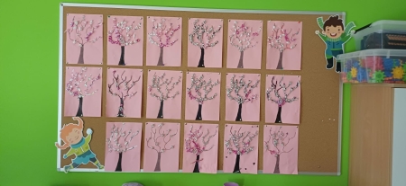 Wiosenne drzewa w klasie 2a