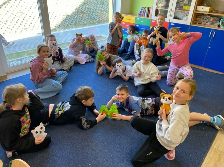 Lekcja szycia w klasie 2