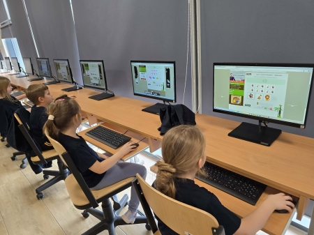 Zerówkowicze odkrywają magię programowania na platformie Matzoo