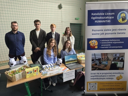 Liceum Ogólnokształcące Humanitas im. św. Jana Pawła II na targach edukacyjnych w Borkowie