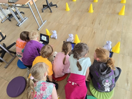 Emocjonujące wyścigi robotów Photon na kółku z robotyki